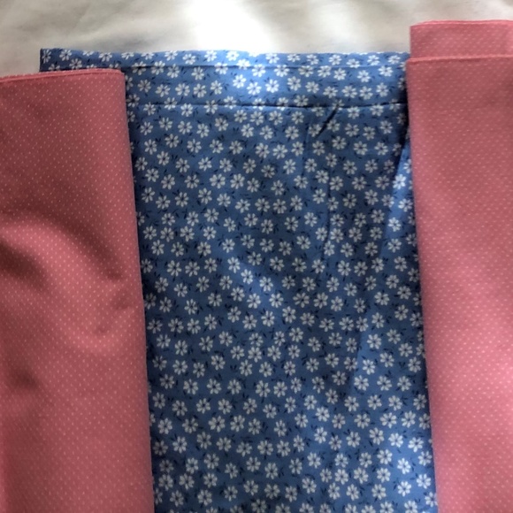 DOTTED SWISS PINK & WHITE / BLUE AND WHITE FLORAL COTTON REMNANT FABRIC CUTTERS - Picture 4 of 6